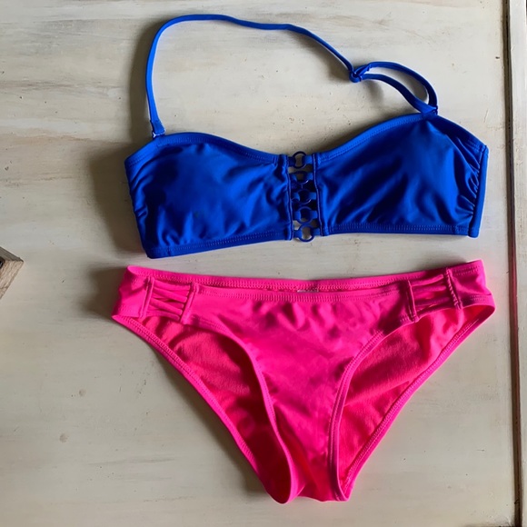 Bikini - Picture 1 of 1